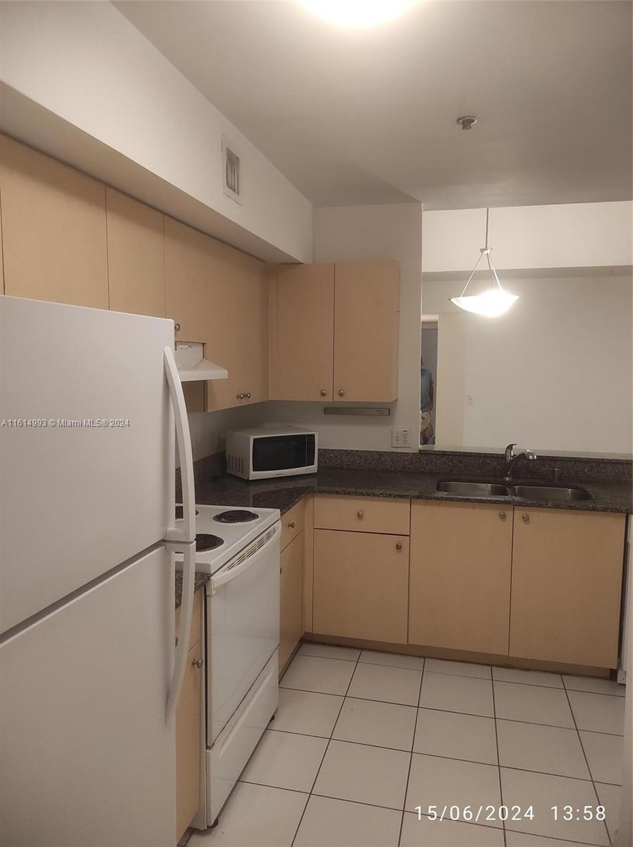 2433 Centergate Dr # 305