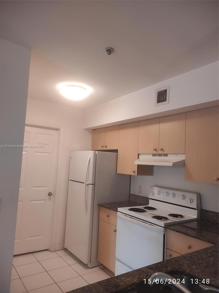 2433 Centergate Dr # 305