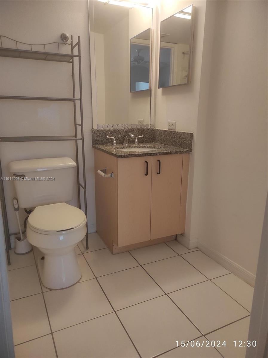2433 Centergate Dr # 305