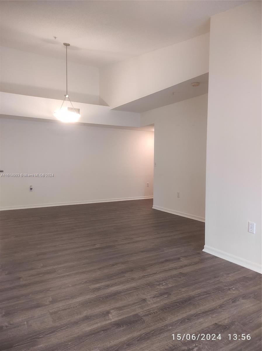 2433 Centergate Dr # 305