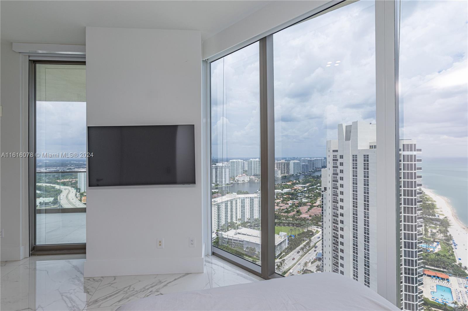 18975 Collins Ave # 3500