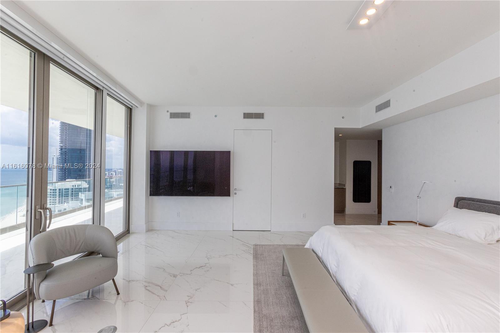 18975 Collins Ave # 3500