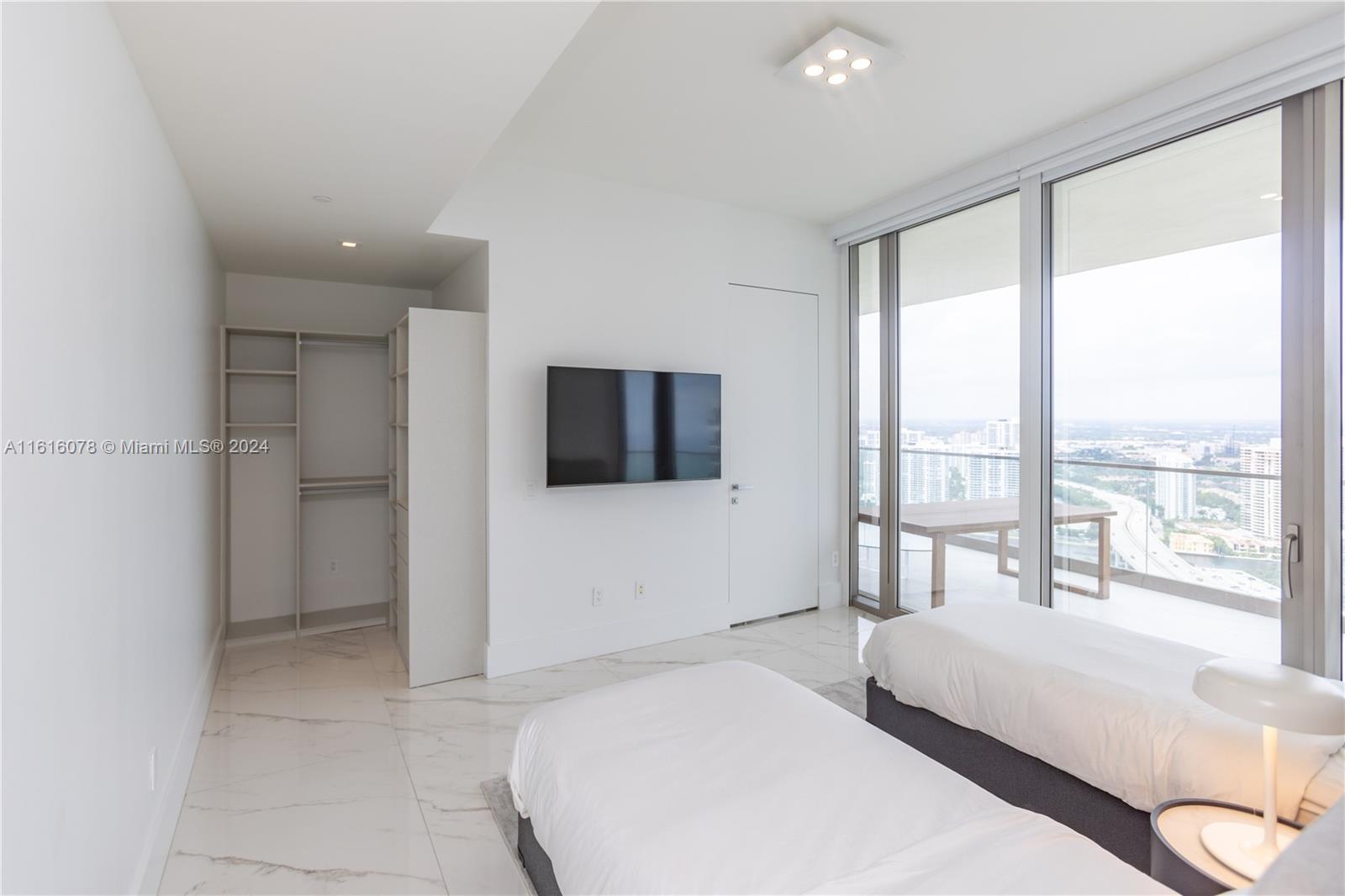 18975 Collins Ave # 3500