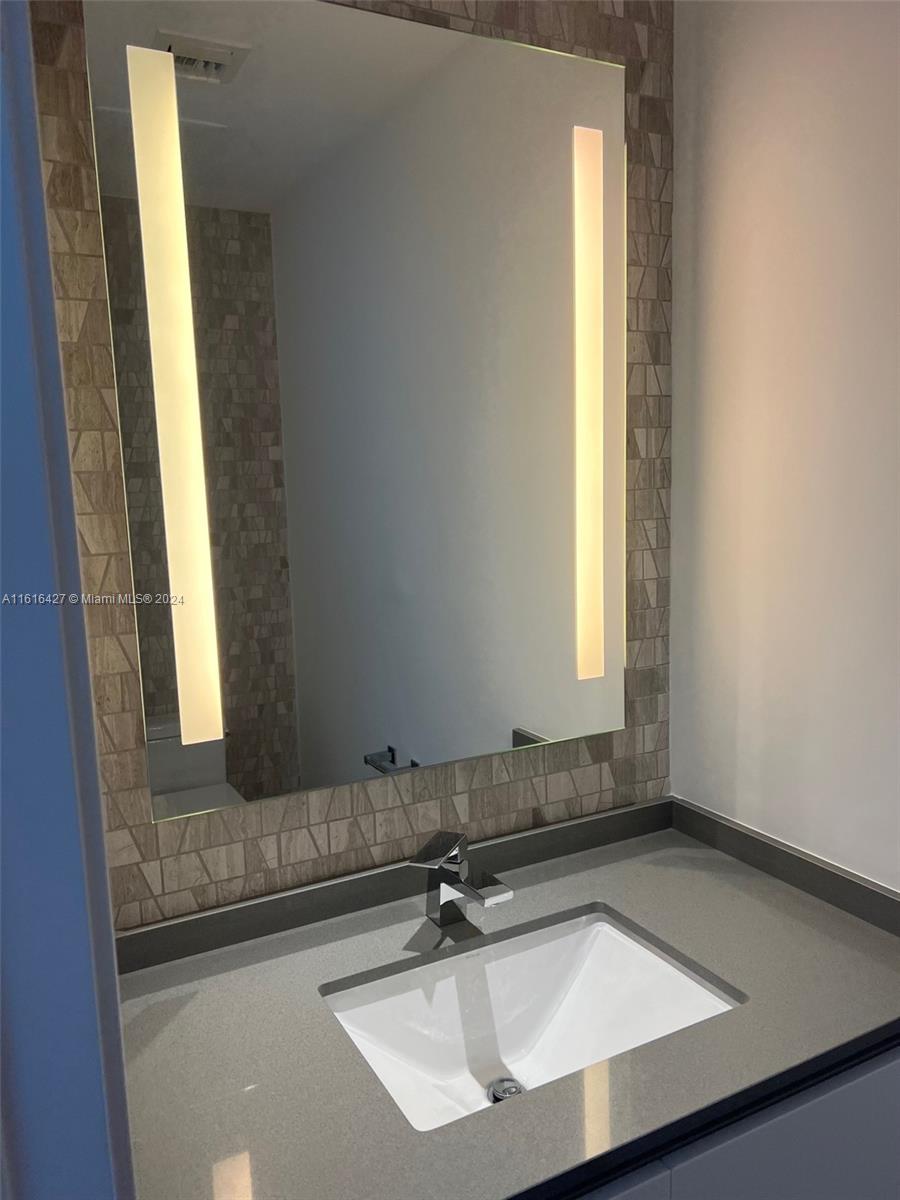88 SW 7th St # 2908