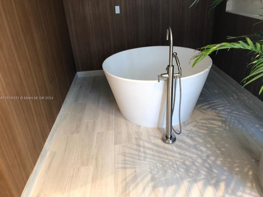 2831 S Bayshore Dr # 1504