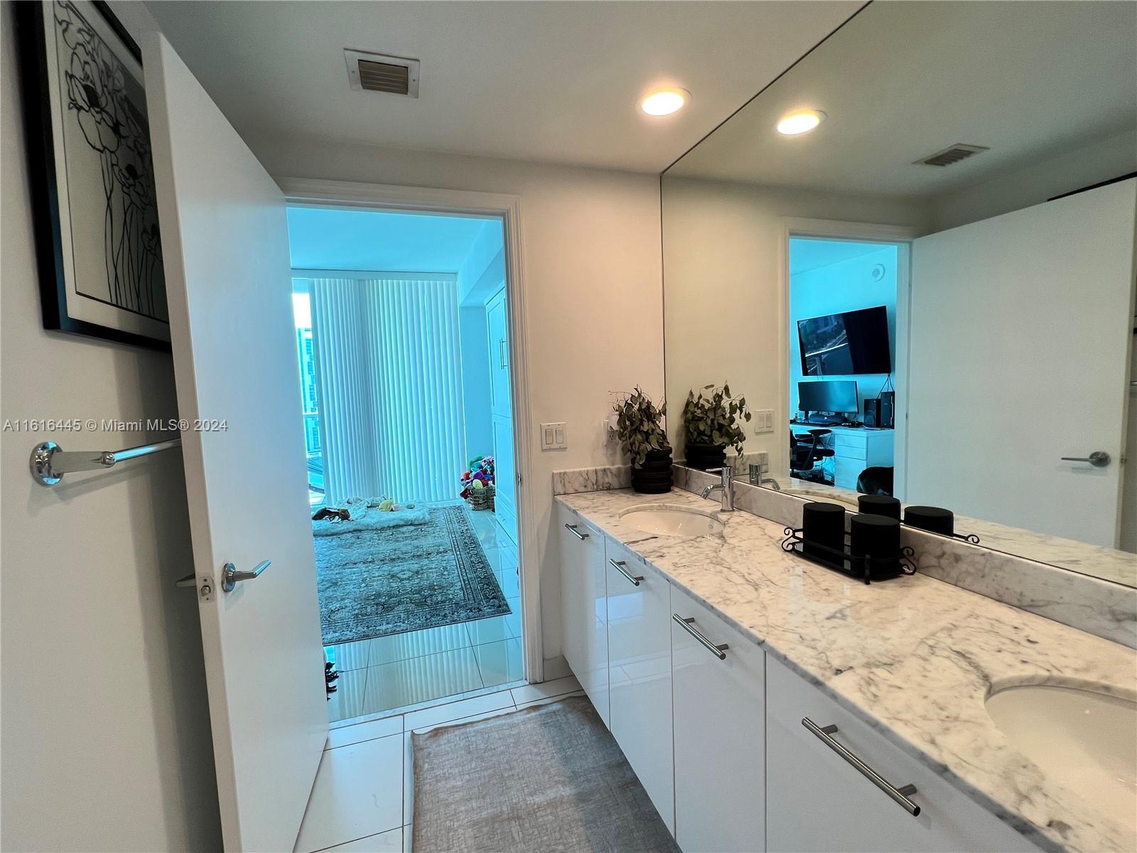 55 SE 6th St # 2305