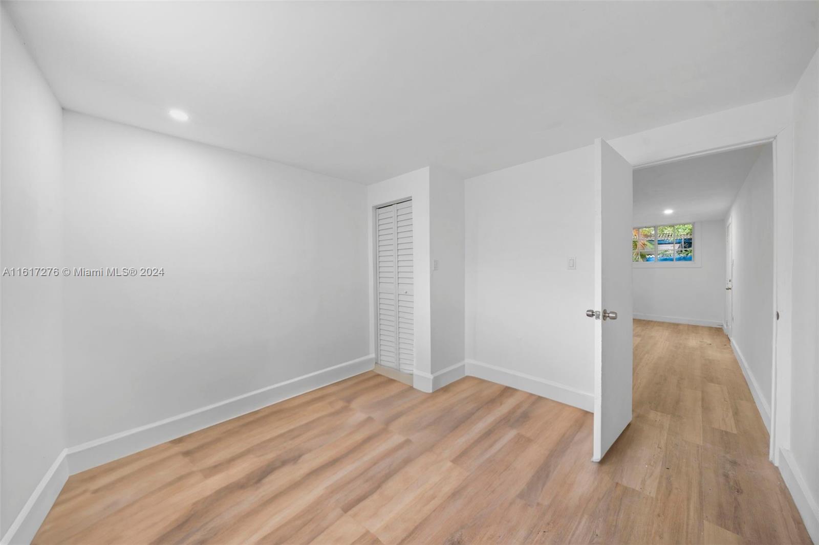 361 E 39th St # 2