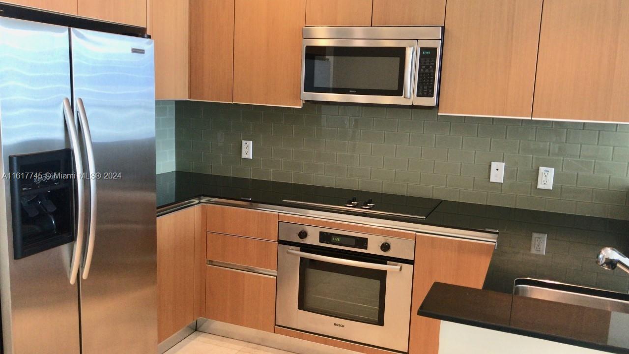 1060 Brickell Ave # 3813
