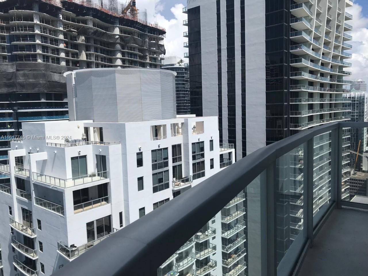 1060 Brickell Ave # 3813