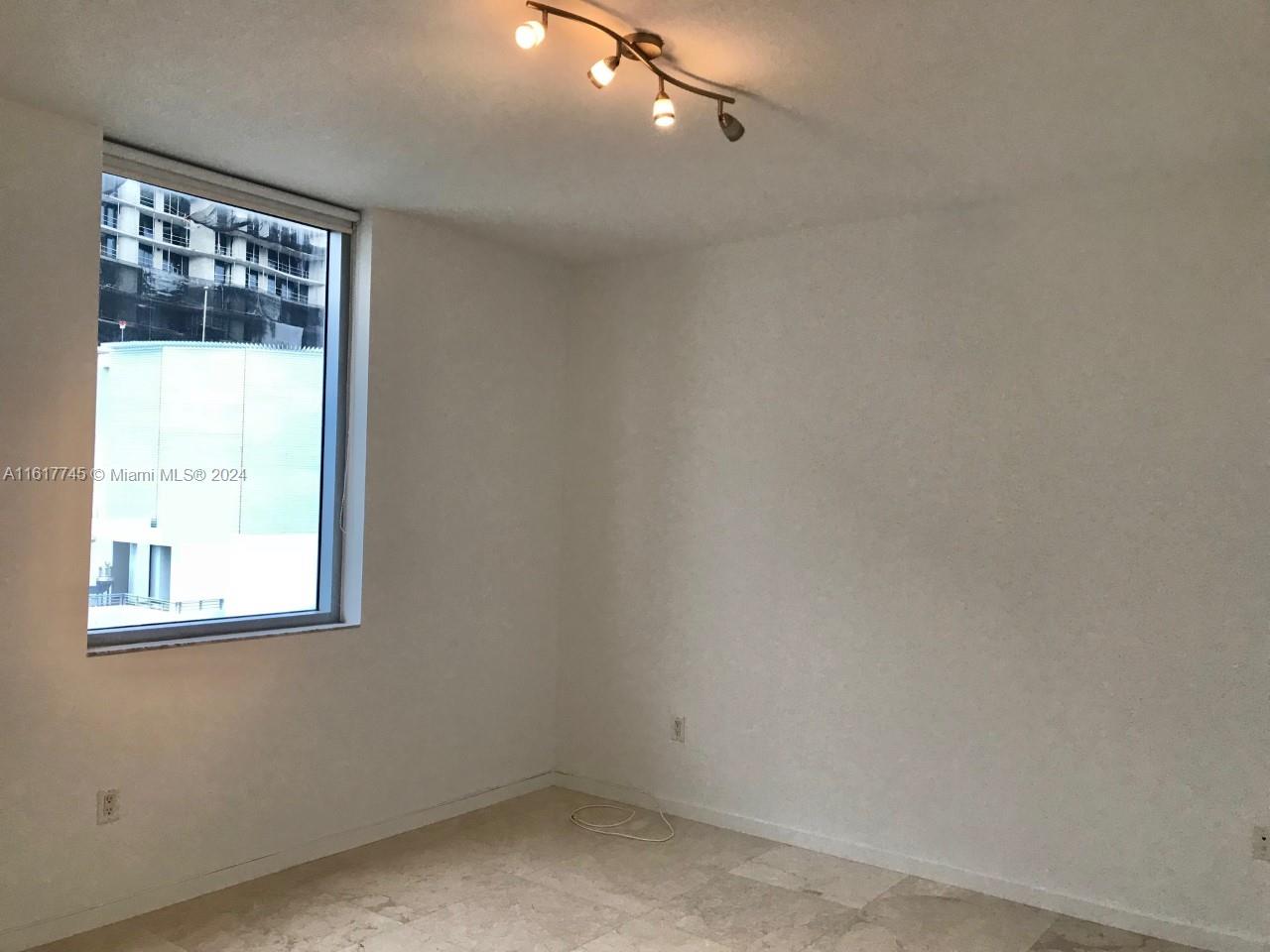 1060 Brickell Ave # 3813