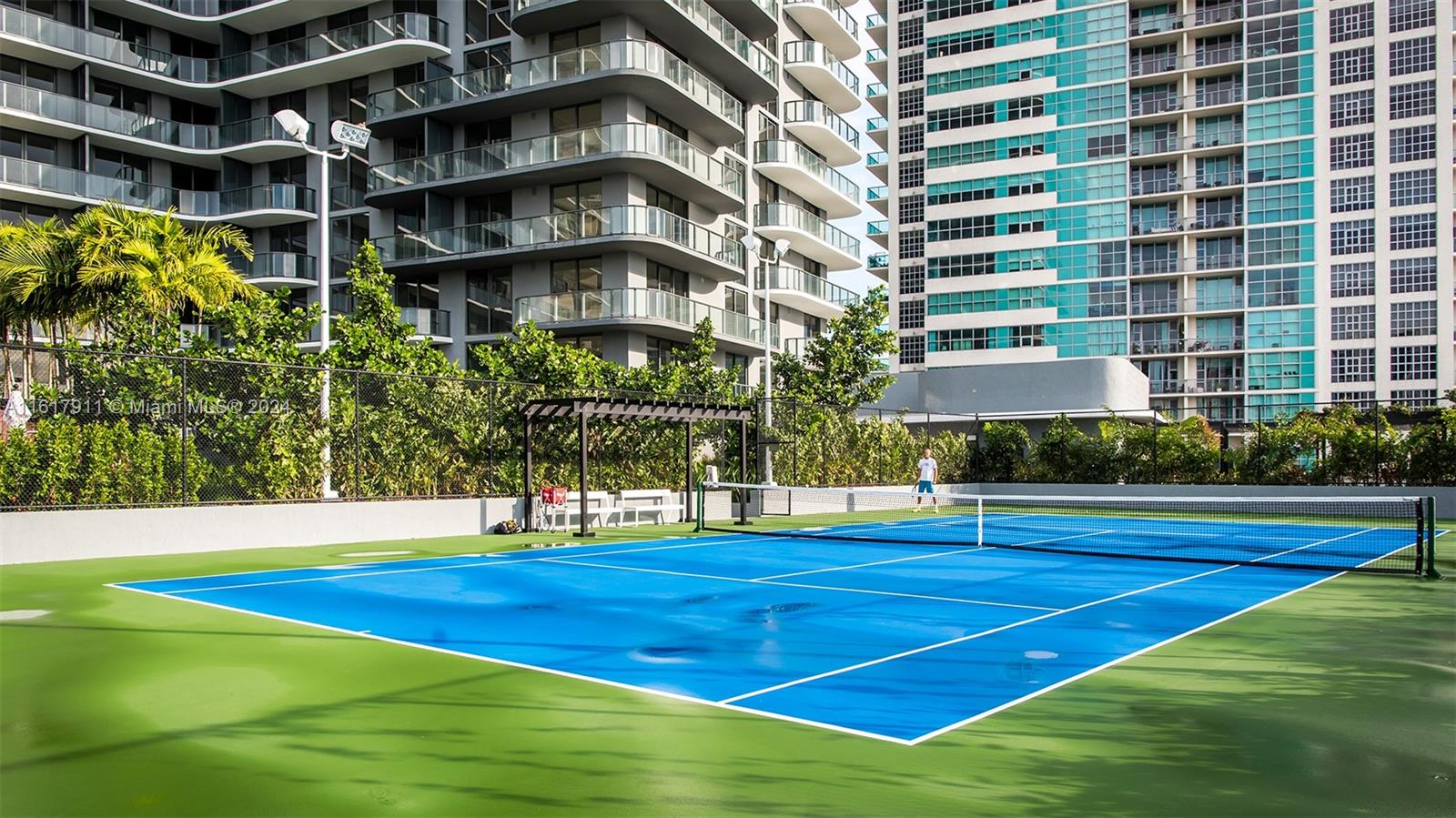 121 NE 34th St # 2914