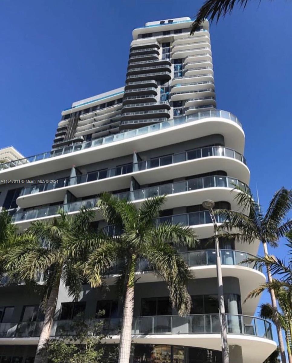 121 NE 34th St # 2914