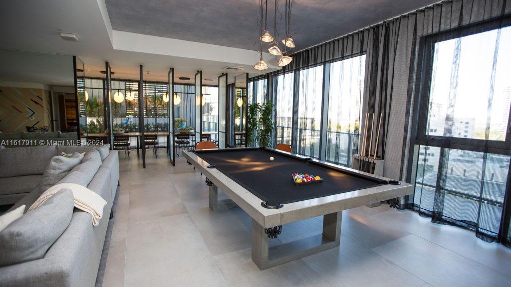 121 NE 34th St # 2914