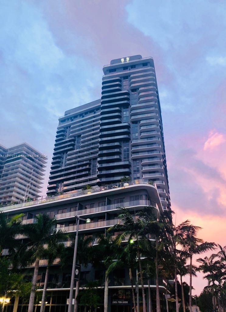 121 NE 34th St # 2914