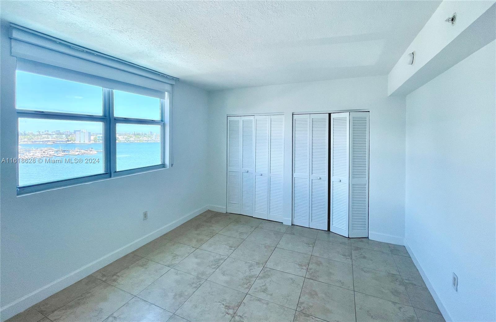 7501 E Treasure Dr # 7G