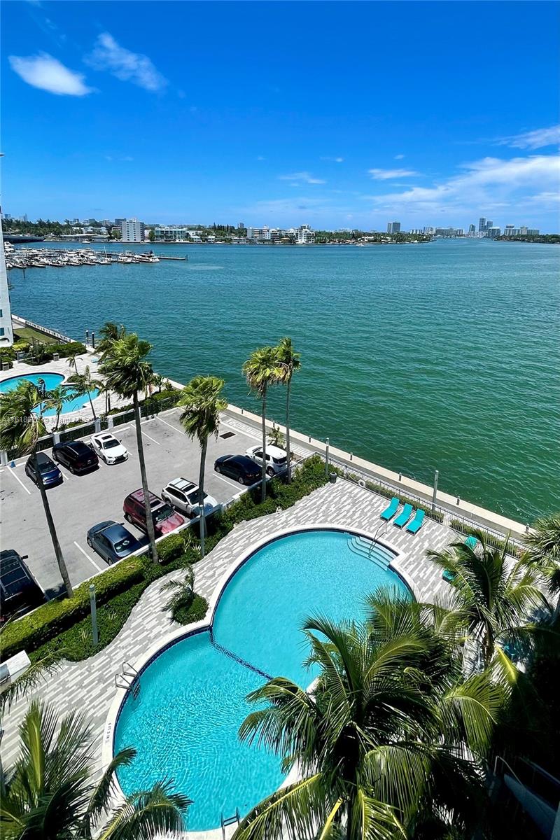 7501 E Treasure Dr # 7G