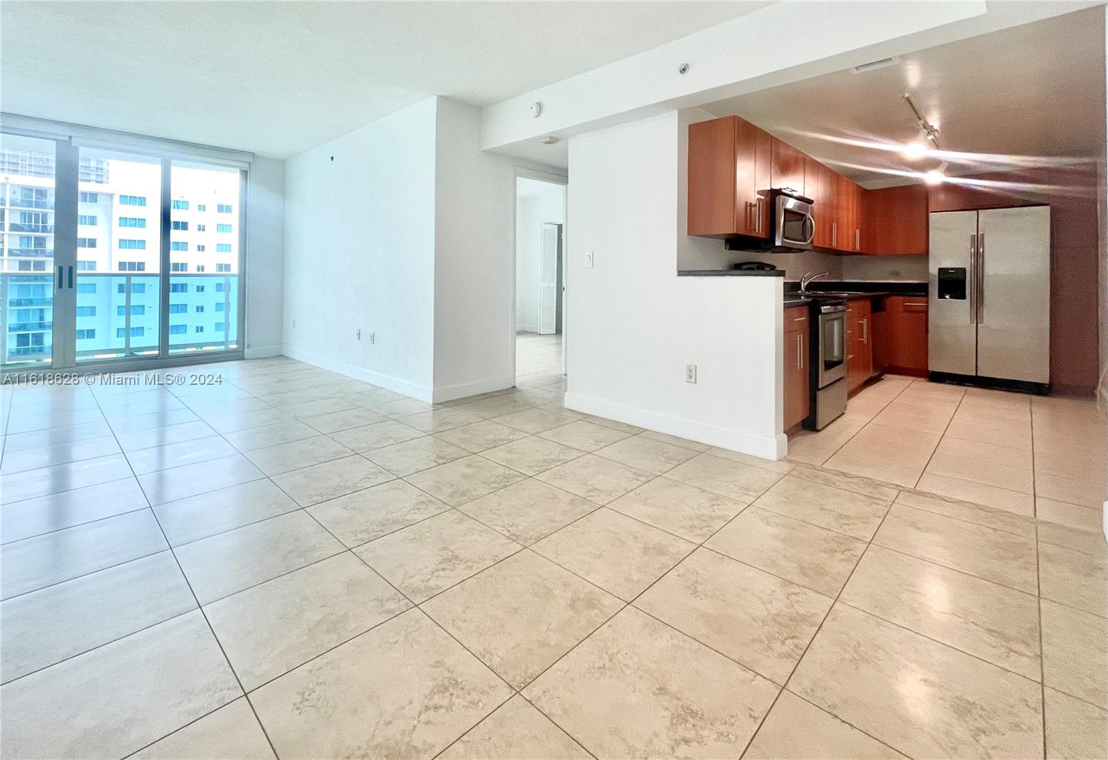 7501 E Treasure Dr # 7G