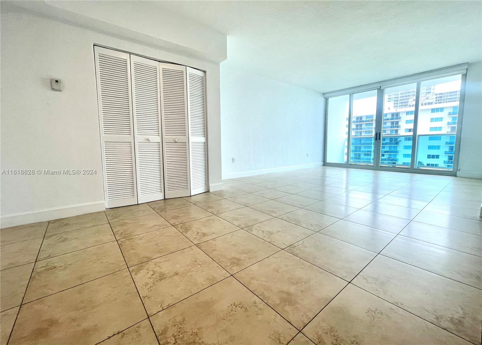 7501 E Treasure Dr # 7G