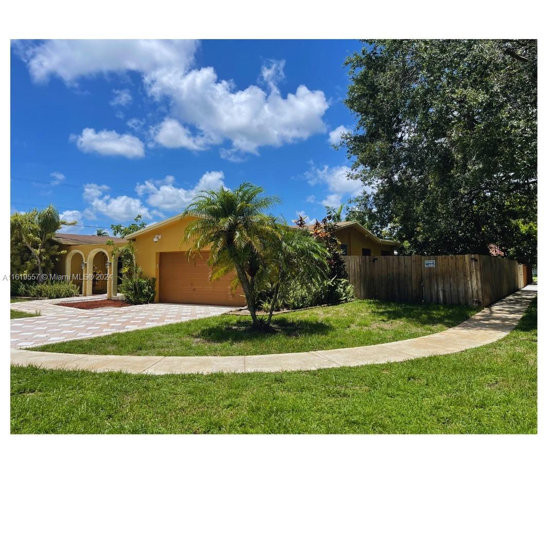 5201 SW 88th Ter
