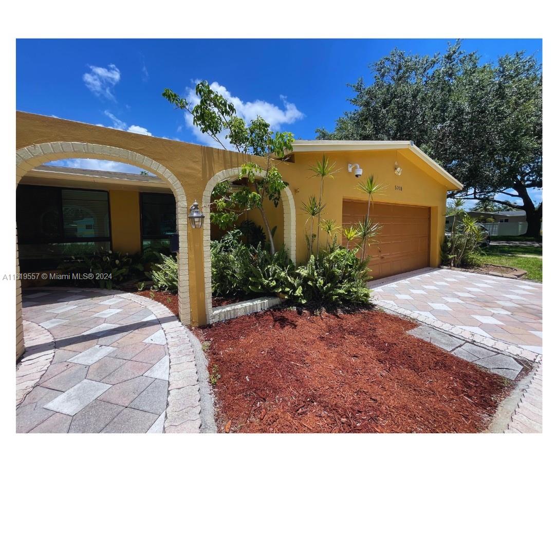 5201 SW 88th Ter