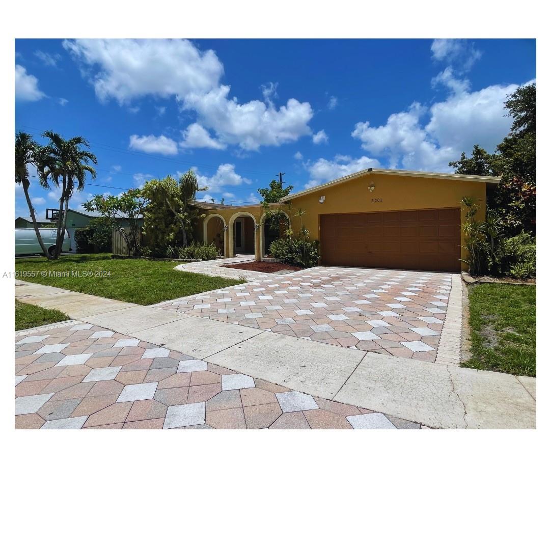 5201 SW 88th Ter