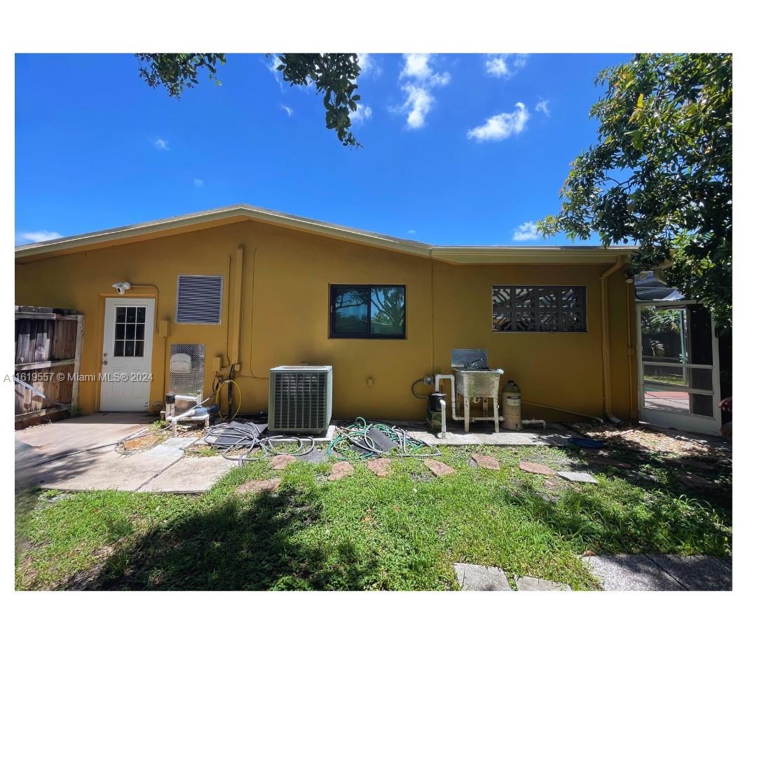 5201 SW 88th Ter