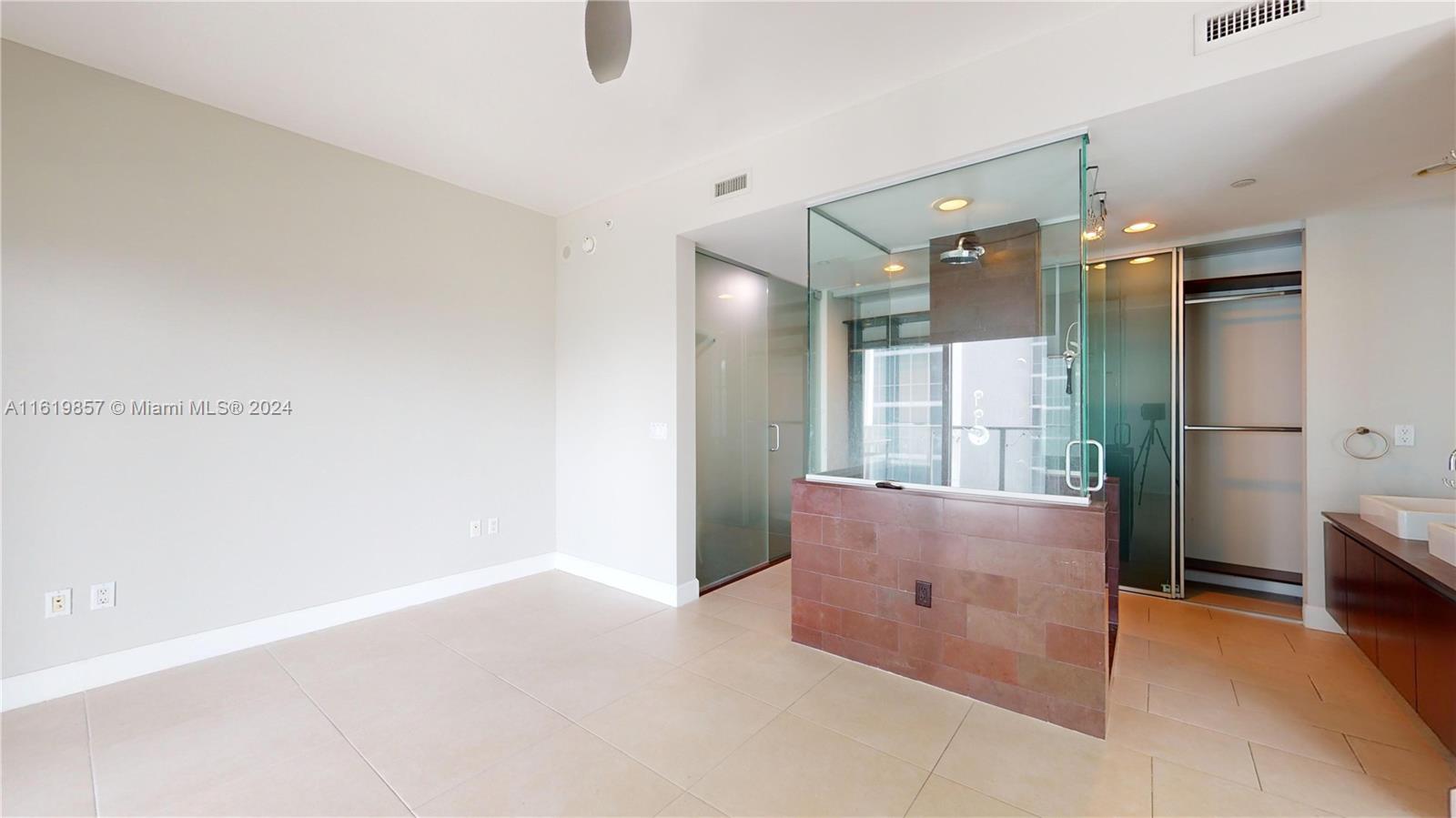 1040 Biscayne Blvd # 2205
