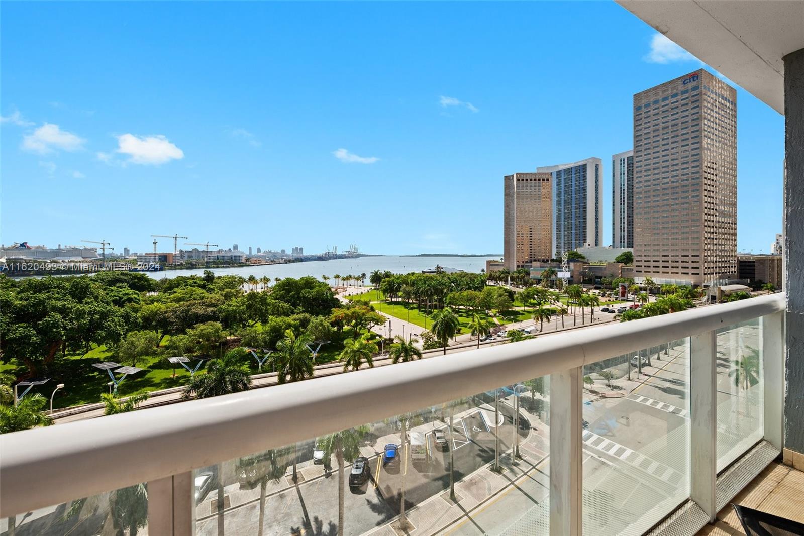 50 Biscayne Blvd # 907