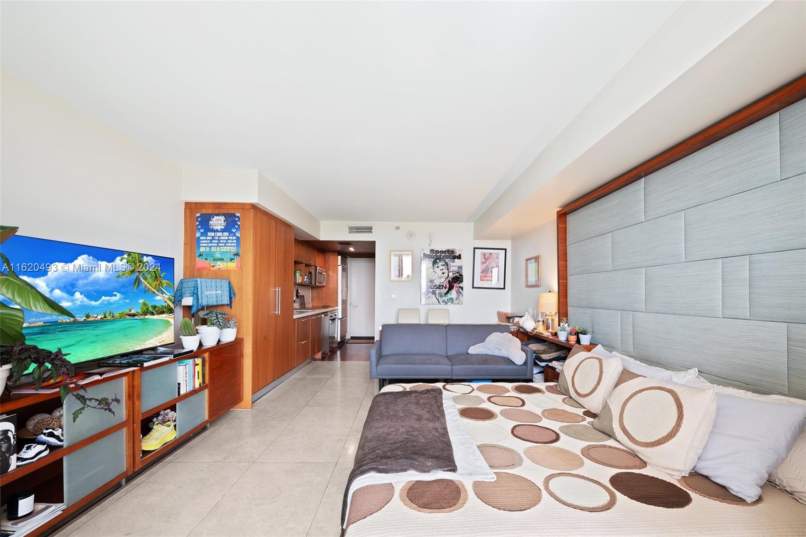 50 Biscayne Blvd # 907