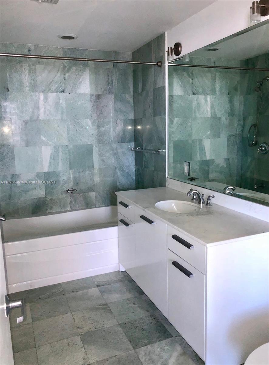 1050 BRICKELL AV # 2904