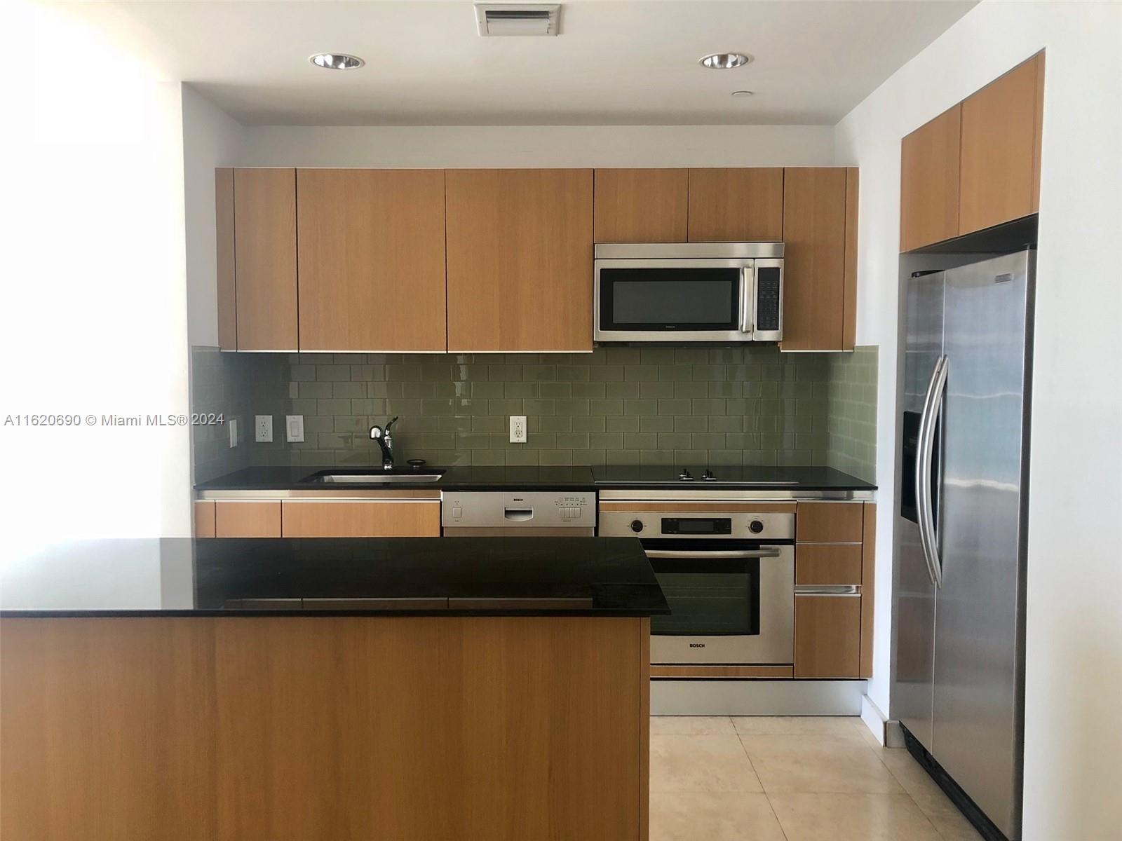 1050 BRICKELL AV # 2904