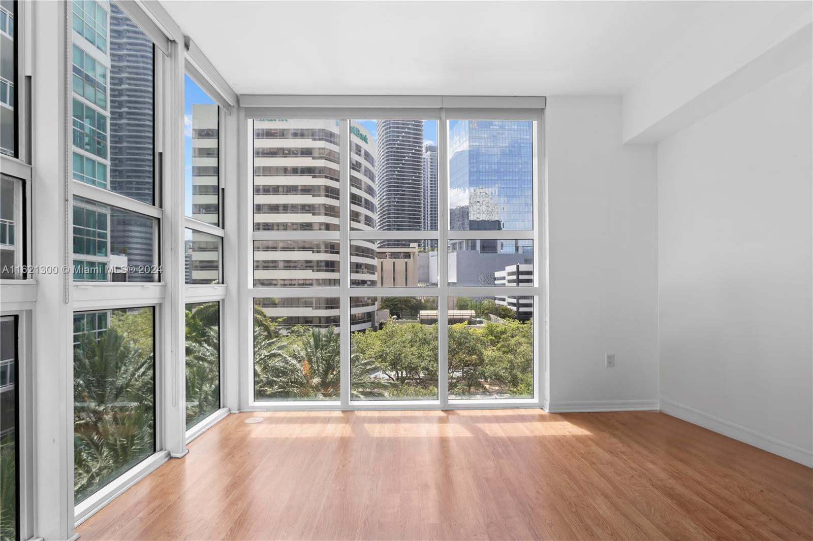 950 Brickell Bay Dr # 501