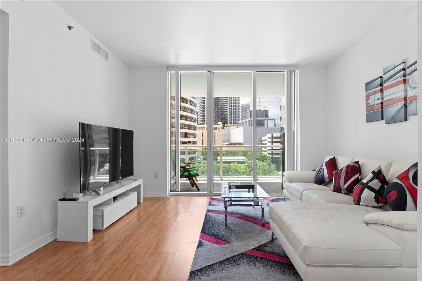 950 Brickell Bay Dr # 501