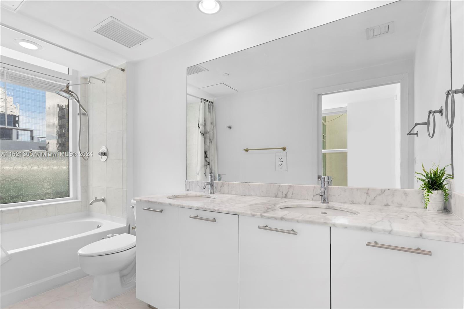 950 Brickell Bay Dr # 501