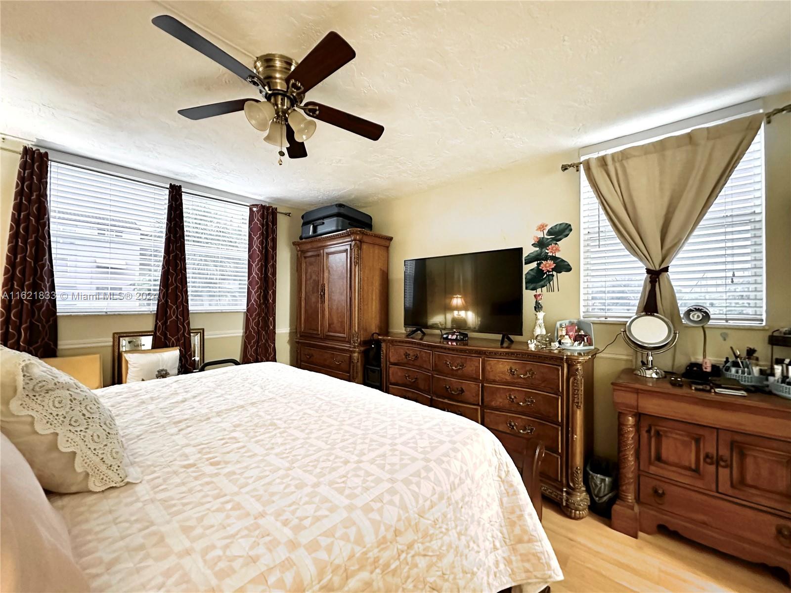 2831 Somerset Dr # 206