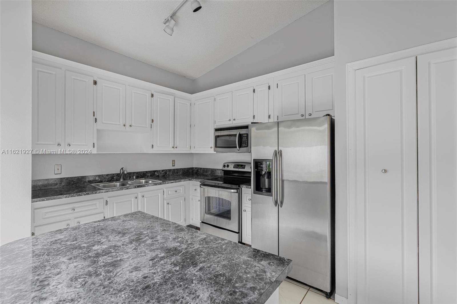 6604 SW 152nd Pl # 04 Unit: 26-04