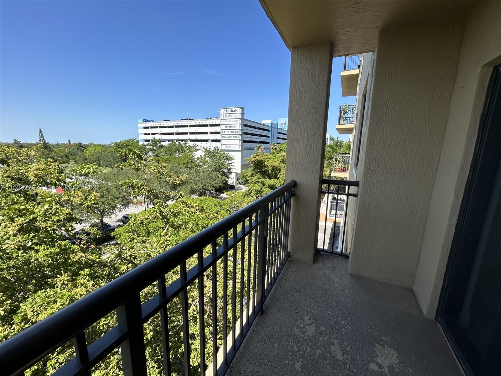3530 SW 22nd St # 605