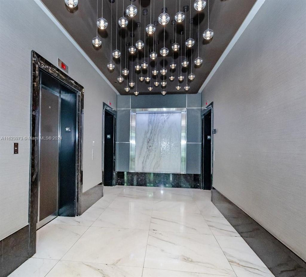 951 Brickell Ave # 807