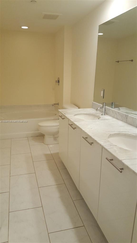 951 Brickell Ave # 807