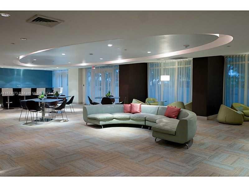 951 Brickell Ave # 807