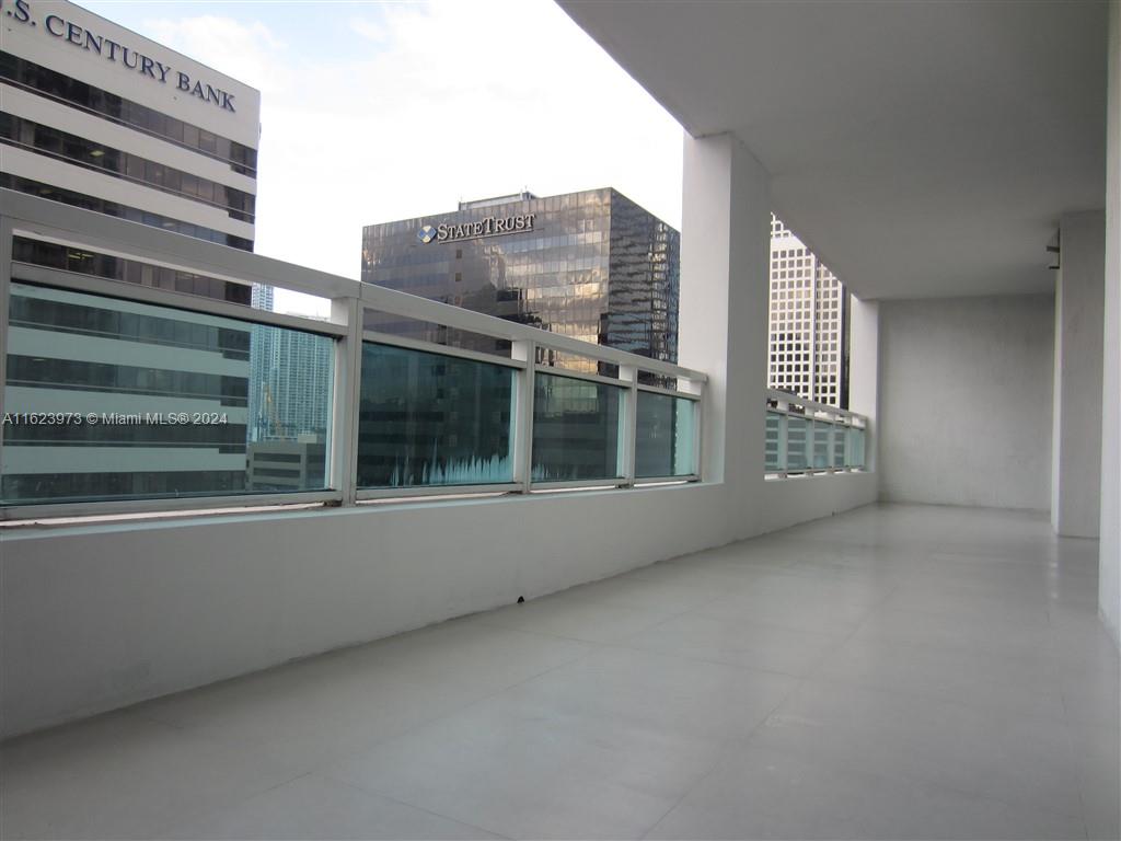 951 Brickell Ave # 807