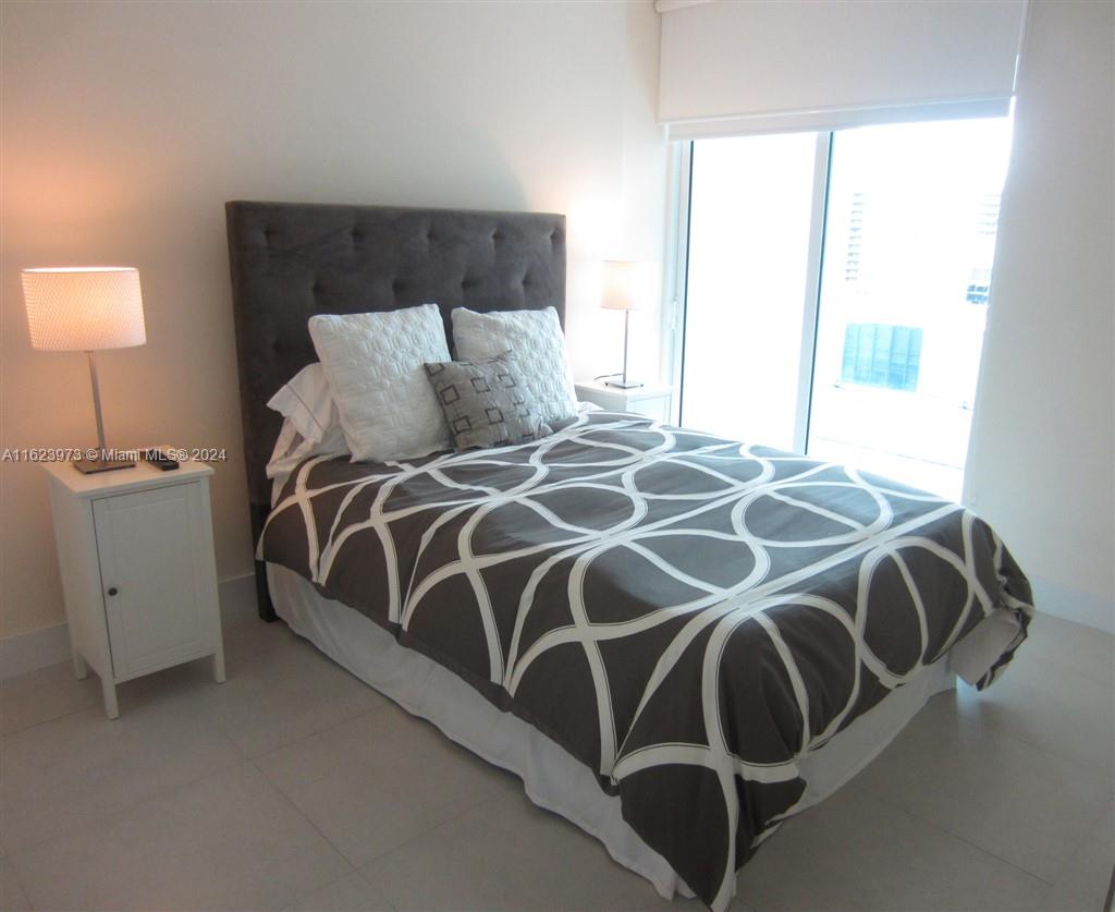 951 Brickell Ave # 807