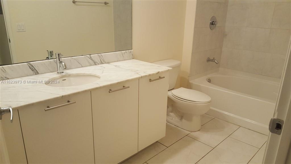 951 Brickell Ave # 807