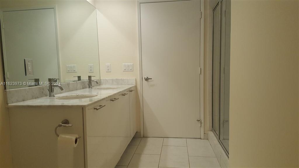 951 Brickell Ave # 807