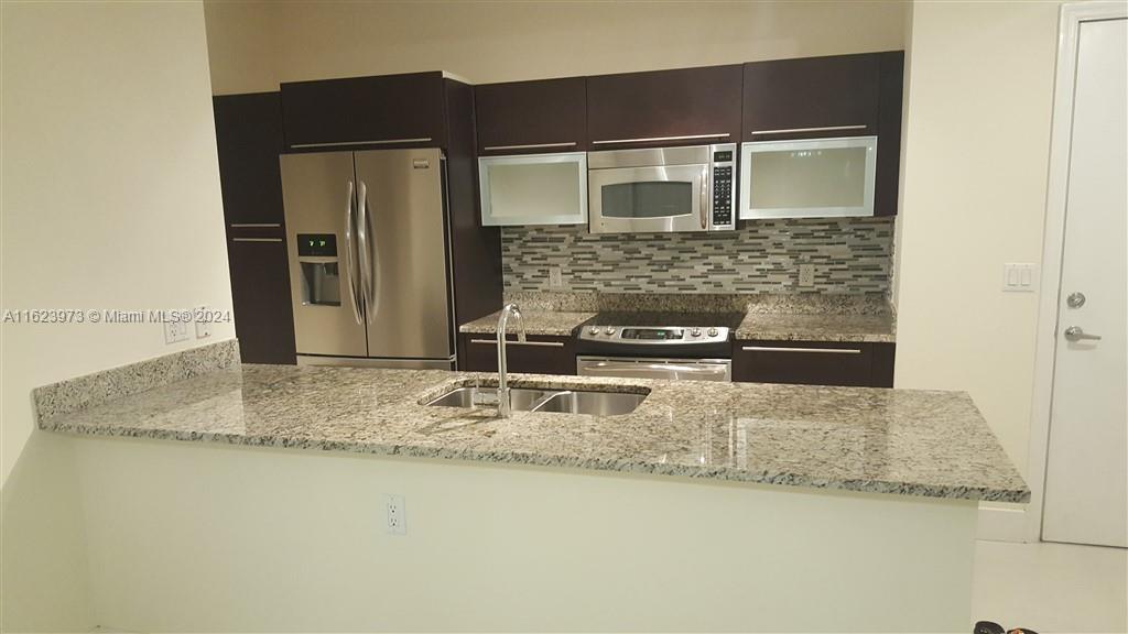 951 Brickell Ave # 807