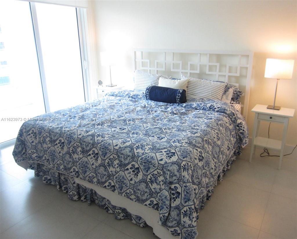 951 Brickell Ave # 807