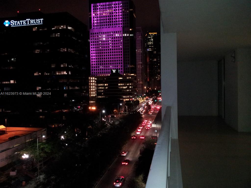 951 Brickell Ave # 807