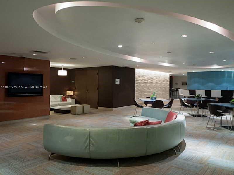 951 Brickell Ave # 807