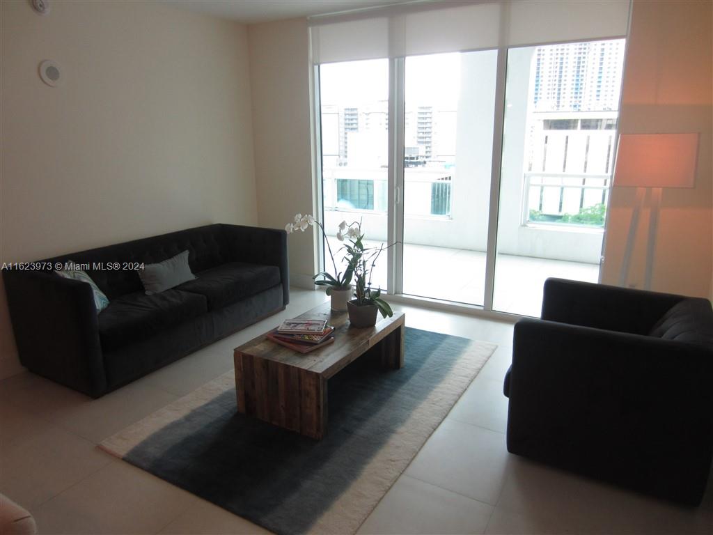 951 Brickell Ave # 807