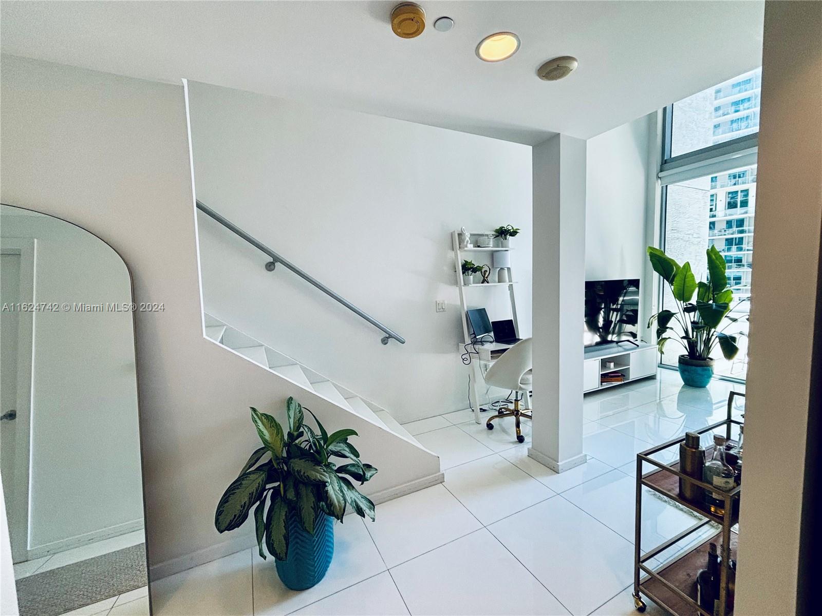 1050 Brickell Ave # 614